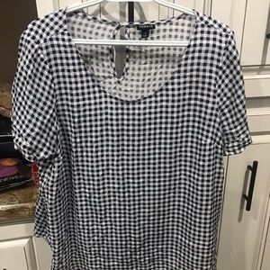 Torrid used blue n white top size 1